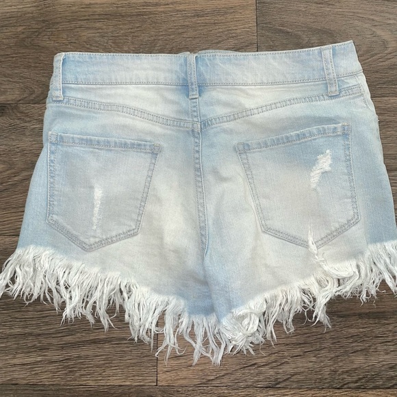 Light blue fringe denim shorts - Picture 2 of 2